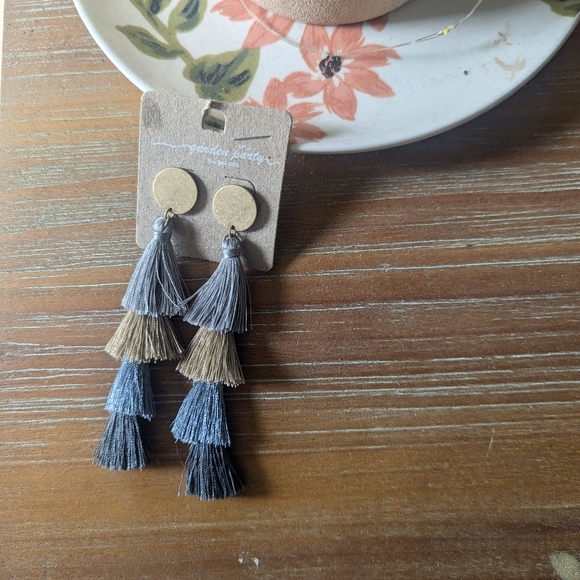 Earrings - Picture 2 of 2